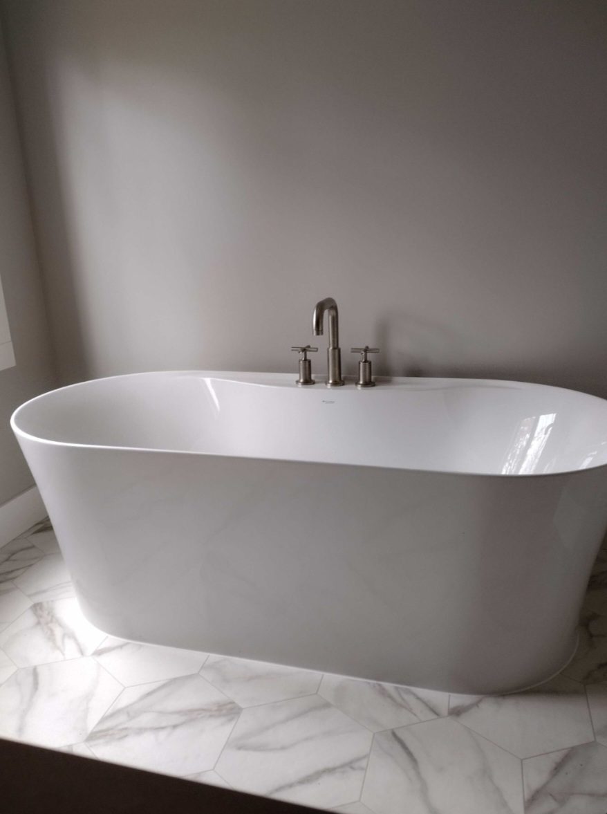 Freestanding tub